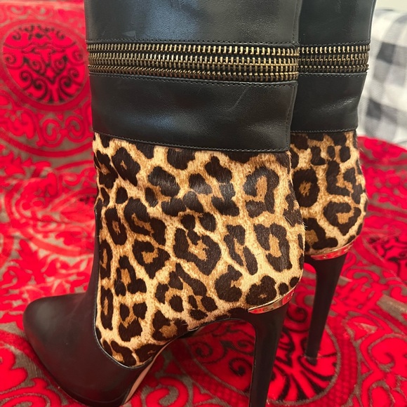 Micheal Kors Haya Bootie - Picture 4 of 5